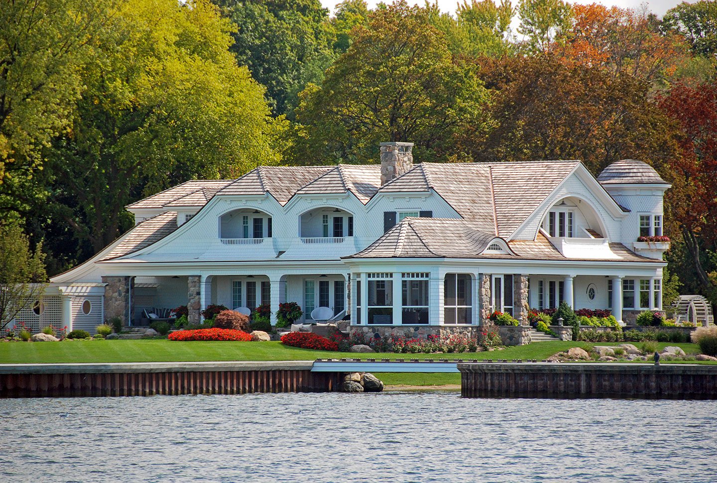 Gorgeus Villa On Lake